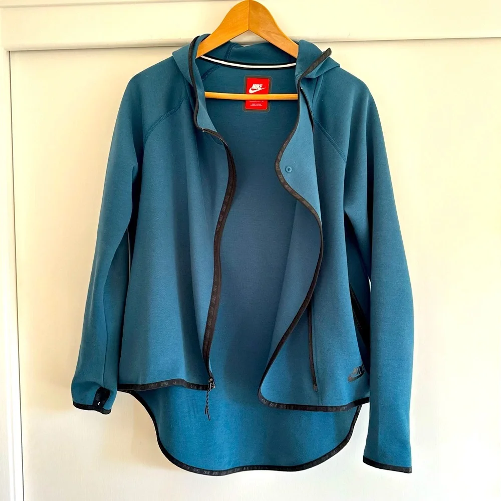 NEW NIKE Hooded‎ Sweatshirt, Flowy Fit
